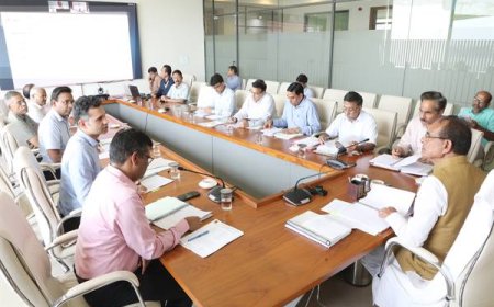 मुख्यमंत्री श्री चौहान की अध्यक्षता में हुई सड़क विकास निगम की बैठक