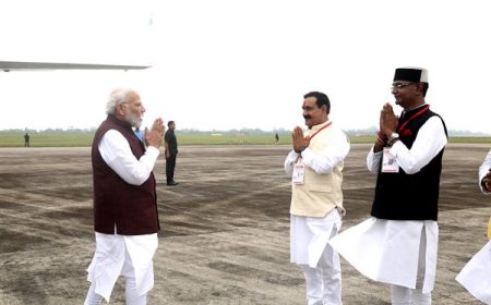 प्रधानमंत्री श्री नरेंद्र मोदी का भोपाल पहुंचने पर आत्मीय स्वागत बीना के लिए हुए रवाना