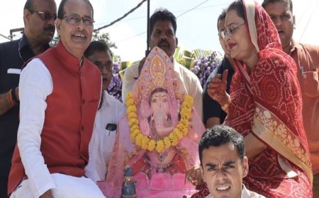 मुख्यमंत्री निवास में गणपति की स्थापना और पूजा अर्चना