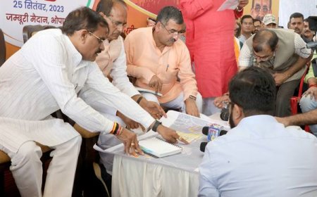 मुख्यमंत्री श्री चौहान ने प्रधानमंत्री की प्रस्तावित भोपाल यात्रा की तैयारियों का जायजा लिया