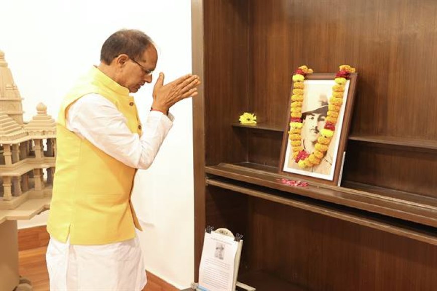 मुख्यमंत्री श्री चौहान ने अमर शहीद भगत सिंह के चित्र पर माल्यार्पण कर नमन किया