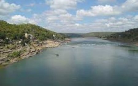 इस वजह से उल्टी दिशा में बहती है नर्मदा नदी, जानें इसके पीछे की रोचक पौराणिक कथा