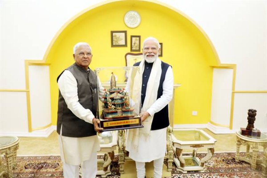 प्रधानमंत्री श्री मोदी का राज्यपाल श्री पटेल ने राजभवन में किया स्वागत