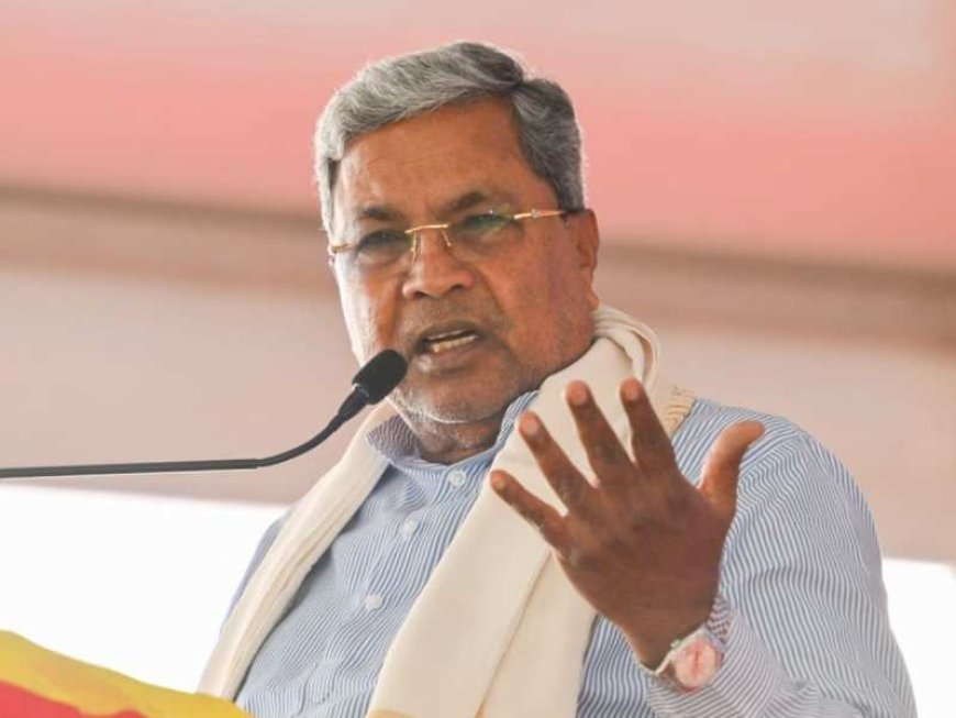 कर्नाटक: हिजाब पर असमंजस में सिद्धरमैया, कभी हां, कभी ना, बीजेपी ने कहा-अल्पसंख्यक तुष्टिकरण, ओवैसी ने किया तंज