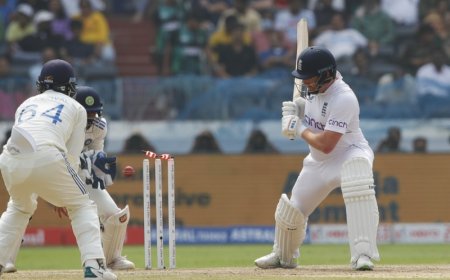 ओली पोप के शतक से संभला इंग्लैंड, बड़े स्कोर की ओर मेहमान