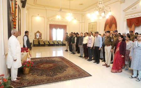 राज्यपाल श्री पटेल ने राष्ट्रपिता महात्मा गाँधी को श्रद्धांजलि अर्पित की