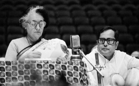 प्रणब मुखर्जी इंदिरा के अंधभक्त थे, उनसे पूछकर कपड़े पहनते थे', जानें क्या-क्या बोलीं पूर्व राष्ट्रपति की बेटी?