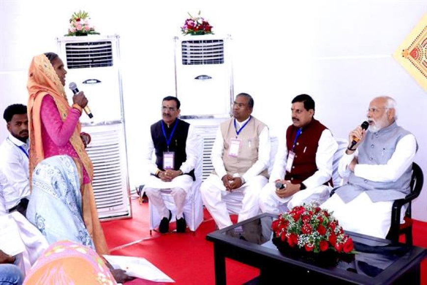 प्रधानमंत्री श्री नरेंद्र मोदी ने विभिन्न योजनाओं के हितग्राहियों से किया संवाद