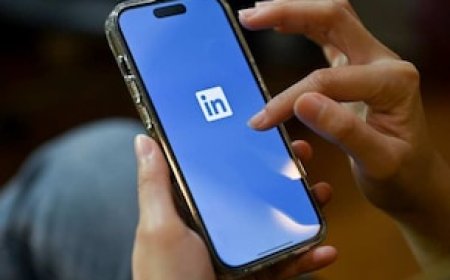 LinkedIn पर नौकरी ढूंढना हुआ आसान! रिज्यूमे और कवर लेटर तक बना देगा AI, जानें कैसे