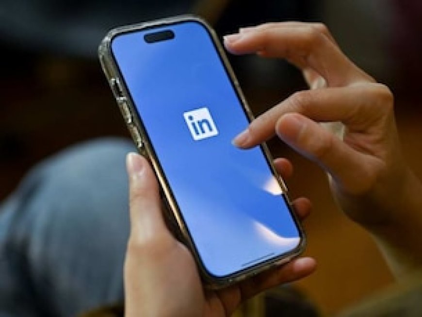 LinkedIn पर नौकरी ढूंढना हुआ आसान! रिज्यूमे और कवर लेटर तक बना देगा AI, जानें कैसे