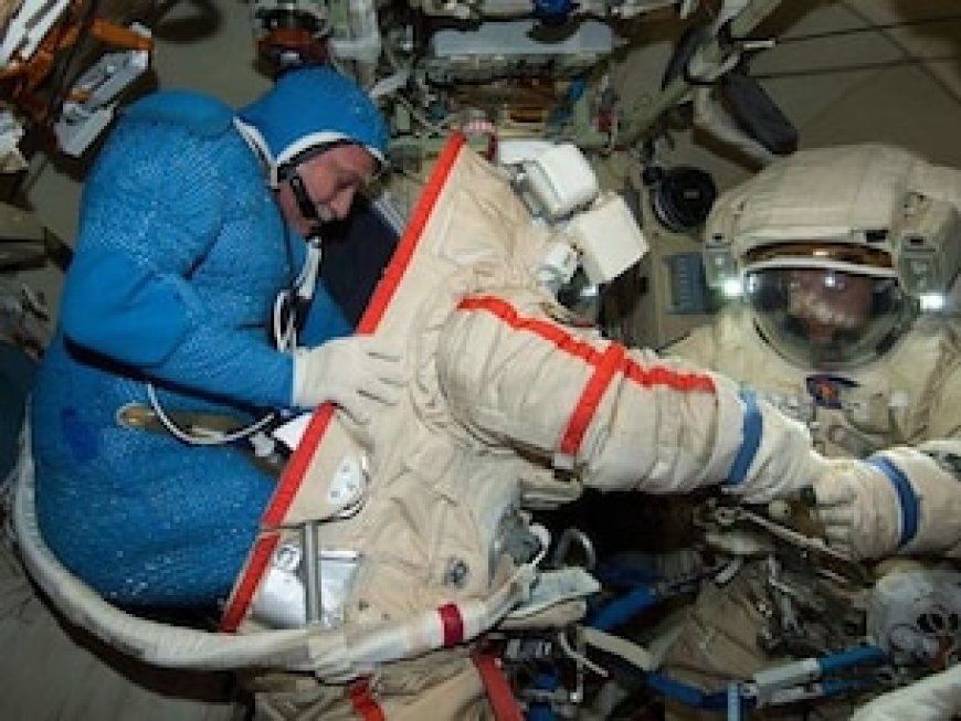 कभी सोचा है भारी भरकम स्पेस सूट में गर्मी क्यों नहीं लगती? वजह जानेंगे तो रह जाएंगे हैरान