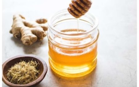 पुरानी खांसी हो जाएगी ठीक, शहद में म‍िलाकर खाएं ये एक चीज