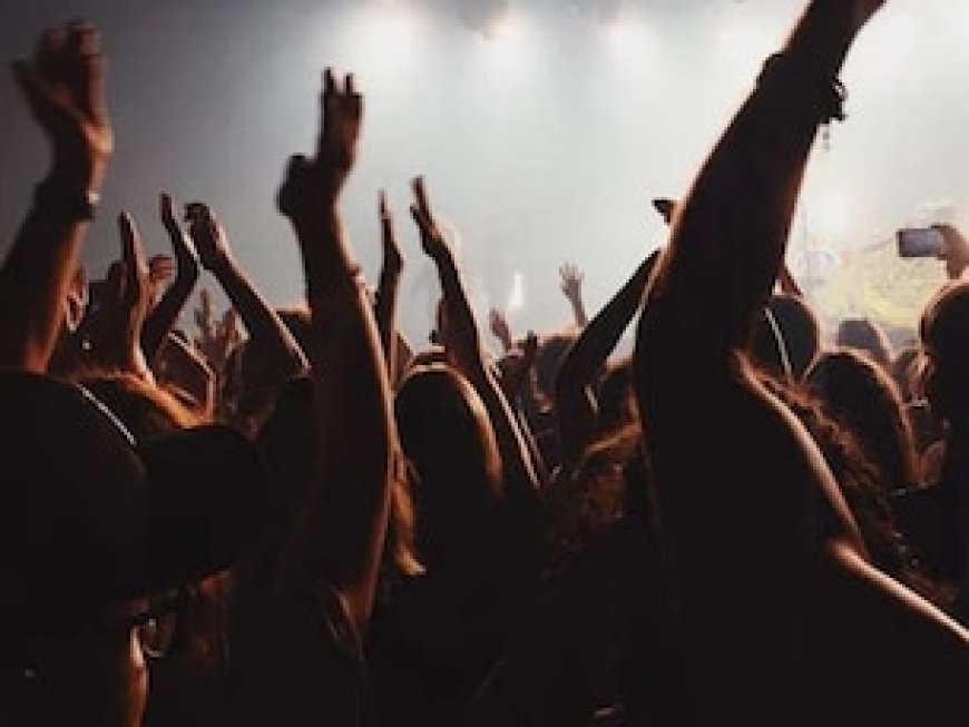 कीर्तन-भजन में ताली क्यों बजाने लगते हैं लोग? असली वजह ऐसी कि.. आप सोच भी नहीं सकते