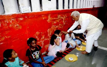 राज्यपाल श्री मंगुभाई पटेल ने राजभवन में कन्या-पूजन किया