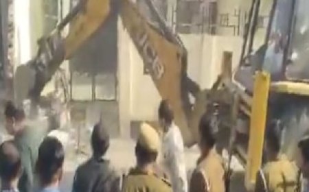 सुप्रीम कोर्ट की वार्निंग, लंबी-चौड़ी गाइडलाइंस के बावजूद, संभल में दबा के दौड़ा 'बाबा' का बुलडोजर; कैसे?