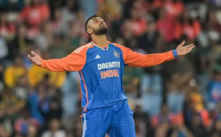 ICC ने खास अवॉर्ड के लिए वरुण चक्रवर्ती को माना काबिल, अब इस पाकिस्तानी खिलाड़ी से टक्कर