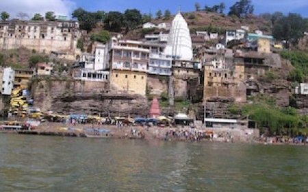 महाकुंभ के बाद बनारस ही नहीं MP के इस धार्मिक नगरी भी पहुंच रहे श्रद्धालु, नर्मदा किनारे लगी भीड़