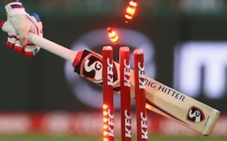 असंभव! 3 बॉल पर गिरे 4 विकेट, क्रिकेट इतिहास में हैट्रिक के साथ हुआ नामुमकिन कारनामा