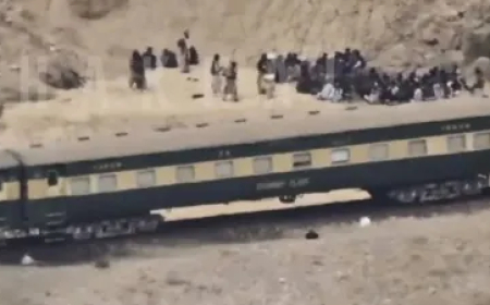 ट्रेन हाईजैक: भारत ने पाकिस्तान को लगाई लताड़, कहा-'पूरी दुनिया जानती है आतंकवाद का केंद्र कहां है'