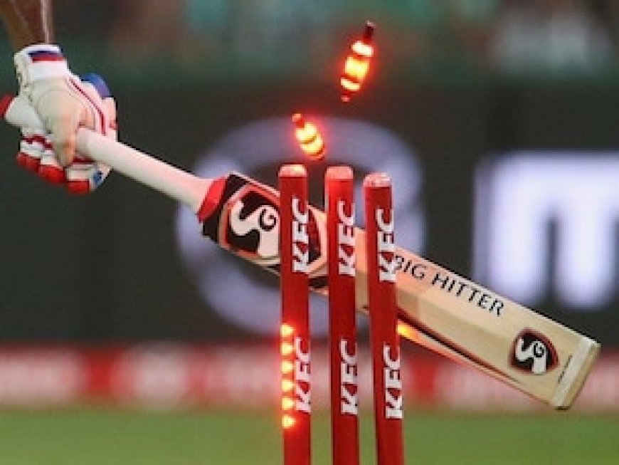 असंभव! 3 बॉल पर गिरे 4 विकेट, क्रिकेट इतिहास में हैट्रिक के साथ हुआ नामुमकिन कारनामा