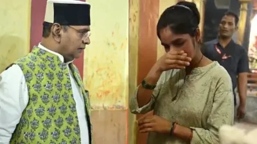 मंदिर के बाहर रो रही महिला पर पड़ी नजर, तो मंत्री जी बोले- आपकी मदद के लिए मुझे हनुमान जी ने भेजा