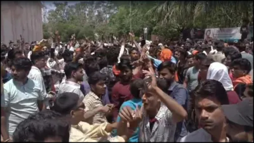 गुना: विरोध प्रदर्शन के दौरान बजरंग दल और विहिप सदस्यों पर लाठीचार्ज, पुलिस बोली- असामाजिक तत्वों के खिलाफ सख्त कार्रवाई करेंगे