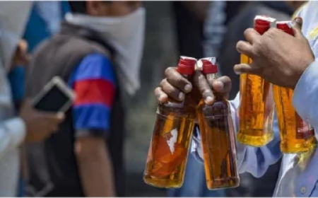 10 हजार की शर्त और बिना पानी मिलाए 5 बोतल शराब पी गया युवक, इलाज के दौरान मौत, पिता बनने के 8 दिन बाद की बेवकूफी