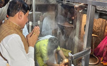 मुख्यमंत्री डॉ. यादव ने ओंकारेश्वर ज्योतिर्लिंग महादेव के दर्शन कर जलाभिषेक किया