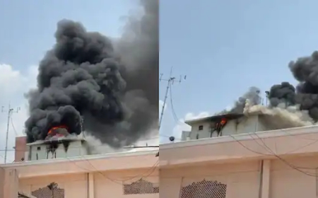 उज्जैन के महाकाल मंदिर के पास लगी भीषण आग, दूर तक देखा गया काला धुआं