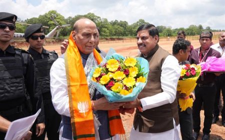 मुख्यमंत्री डॉ. यादव ने केन्द्रीय रक्षा मंत्री श्री सिंह का पचमढ़ी में किया आत्मीय स्वागत