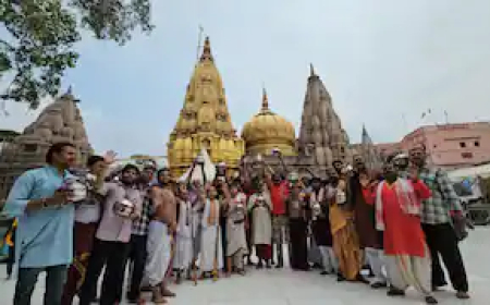 17 नदियों, 9 सप्तसागर, 16 तीर्थ स्थल के जल से हुआ काशी विश्वनाथ का अभिषेक, ज्योतिर्लिंग स्पर्श पर रोक की उठी मांग