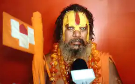 अखिलेश यादव ने माहौल को बिगाड़ा', इटावा कथावाचक विवाद पर जगद्गुरु परमहंस आचार्य का बयान