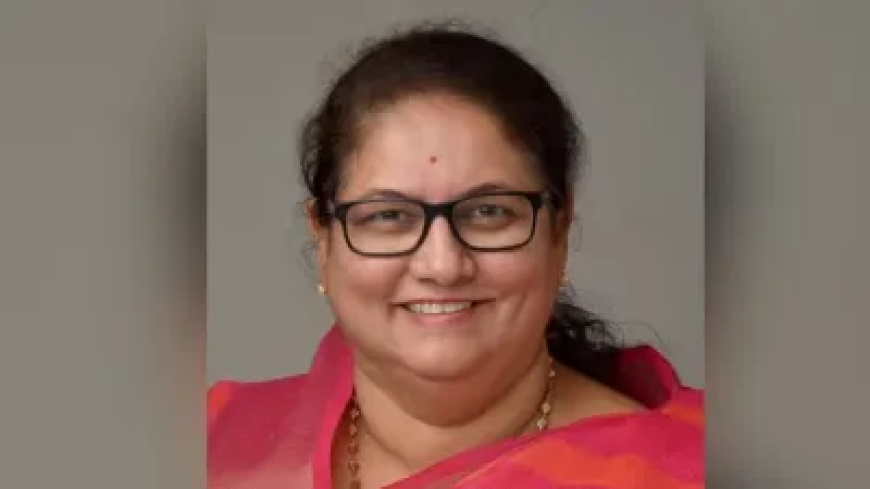 महाराष्ट्र में कांग्रेस को झटका, पूर्व CM की बहू ने सैकड़ों कार्यकर्ताओं के साथ BJP ज्वाइन की