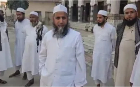 उत्तराखंड के स्कूलों में भागवत गीता का श्लोक पढ़ना अनिवार्य, मदरसा बोर्ड के अध्यक्ष ने इस फैसले का किया स्वागत