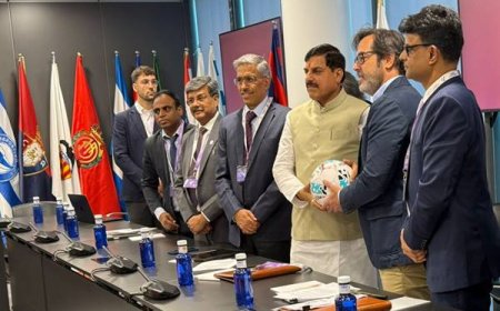 म.प्र. में पीपीपी मोड पर फुटबाल एक्सीलेंस सेंटर, स्पोर्टस इन्फ्रास्ट्रक्चर और स्पेनिश कोचिंग आधारित प्रारंभ होंगे यूथ ट्रेनिंग प्रोग्राम : मुख्यमंत्री डॉ. यादव