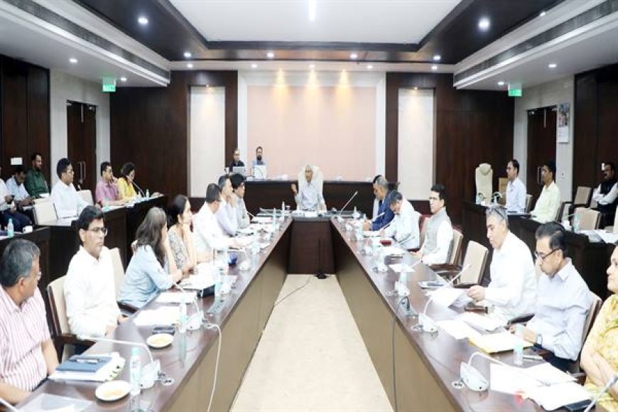 मुख्य सचिव की अध्यक्षता में विधानसभा सत्र की तैयारी और लंबित कार्यों की समीक्षा बैठक हुई
