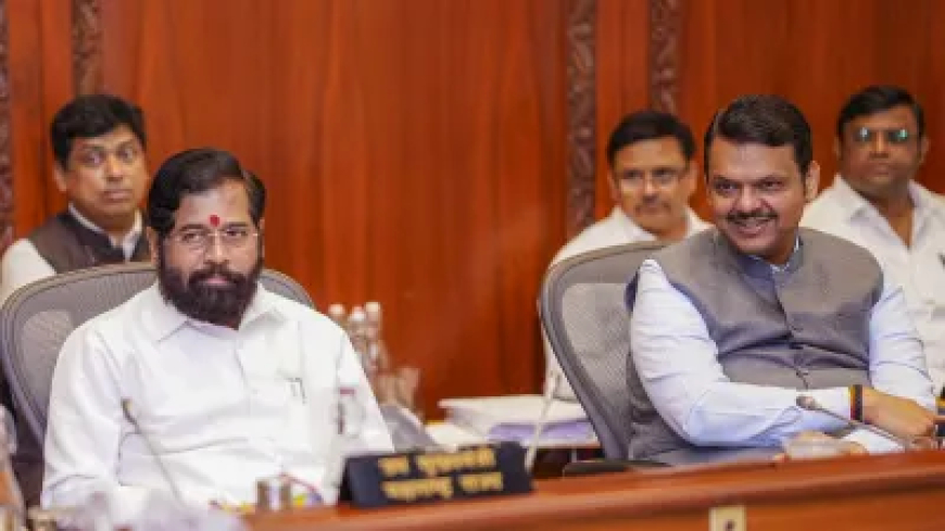 फडणवीस ने शिंदे पर कसा शिकंजा! फंड आवंटन पर लगाई रोक, अब लेनी होगी सीएम की परमिशन