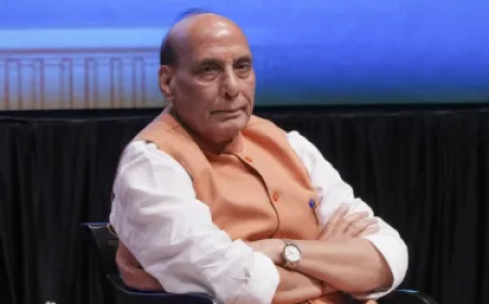 अगर सबूतों का एटम बम है तो तुरंत फोड़ देना चाहिए', राजनाथ सिंह ने राहुल गांधी को दी चुनौती