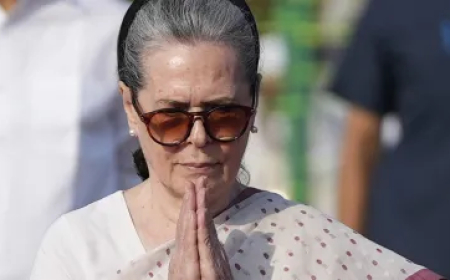 सोनिया गांधी पर बीजेपी का आरोप- नागरिकता मिलने से पहले ही वोटर लिस्ट में जुड़ गया था नाम; '45 साल पुराना दस्तावेज' जारी