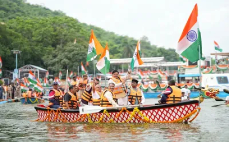 ये देश है वीर-जवानों का...,' गाकर देशभक्ति के रंग में रंगे सीएम डॉ. मोहन, बोले- आगे बढ़ने की प्रेरणा दे रहीं लहरें