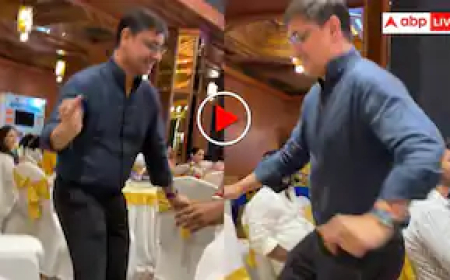 प्रधानमंत्री के सलाहकार ने राम भजन पर जमकर लगाए ठुमके- वायरल हो रहा वीडियो