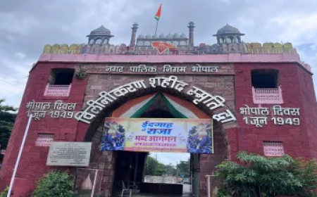 भोपाल में 'ईदगाह के राजा' पर भारी बवाल, मुस्लिम समाज की आपत्ति के बाद गायब हो गया पोस्टर