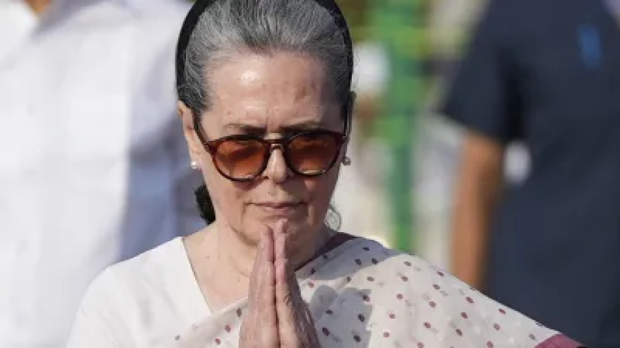 सोनिया गांधी पर बीजेपी का आरोप- नागरिकता मिलने से पहले ही वोटर लिस्ट में जुड़ गया था नाम; '45 साल पुराना दस्तावेज' जारी