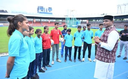 मंत्री श्री सारंग ने ‘मिनी ब्राजील’ विचारपुर टीम के खिलाड़ियों से की मुलाकात