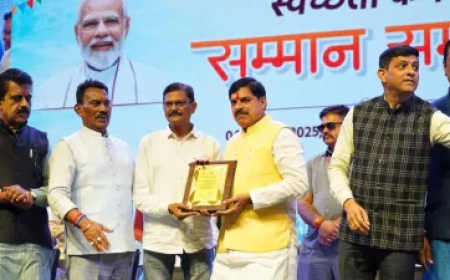 सीएम मोहन यादव ने किया स्वच्छता कर्मवीरों का सम्मान, इंदौर को दी विकास की अनेक सौगातें