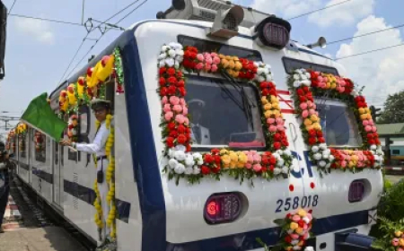 महादेव के भक्तों के लिए रेलवे का खास पैकेज, 7 ज्योतिर्लिंग के दर्शन कराएगी भारत गौरव ट्रेन