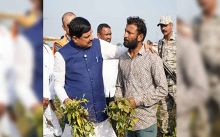 खुद उतरे खेतों में-अन्नदाताओं को लगाया गले, आपको इमोशनल कर देगा सीएम डॉ. मोहन का ये अंदाज