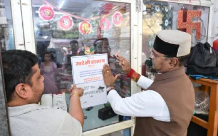 स्वदेशी का बोर्ड लगाओ अभियान में उतरी मध्य प्रदेश सरकार, मंत्री विश्वास सारंग ने चिपकाए पोस्टर