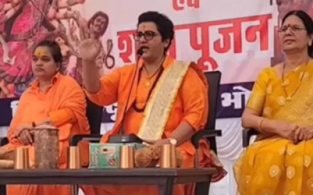 "मंदिर के आसपास प्रसाद बेचते हुए कोई विधर्मी मिले तो उसकी ठुकाई करो", पूर्व सांसद साध्वी प्रज्ञा ठाकुर ने दिया विवादित बयान