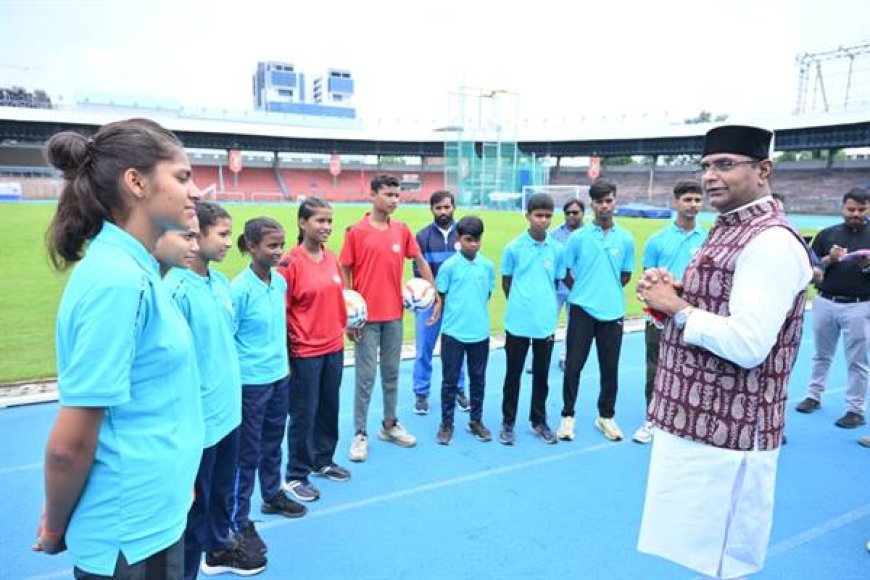 मंत्री श्री सारंग ने ‘मिनी ब्राजील’ विचारपुर टीम के खिलाड़ियों से की मुलाकात